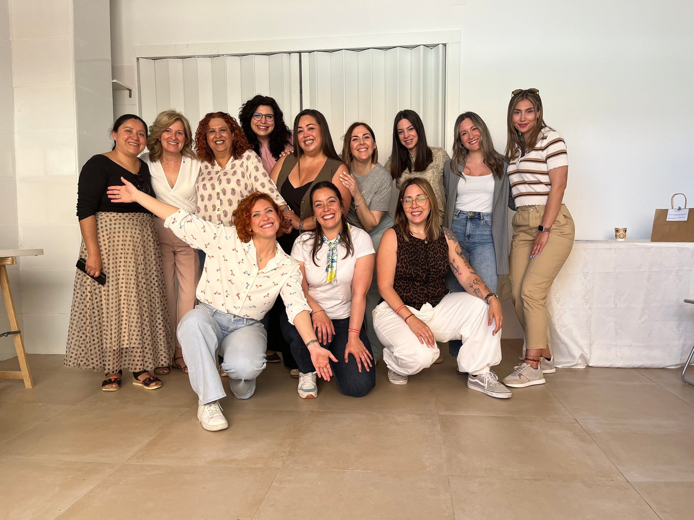 Cris con el grupo de mujeres de uno de sus talleres